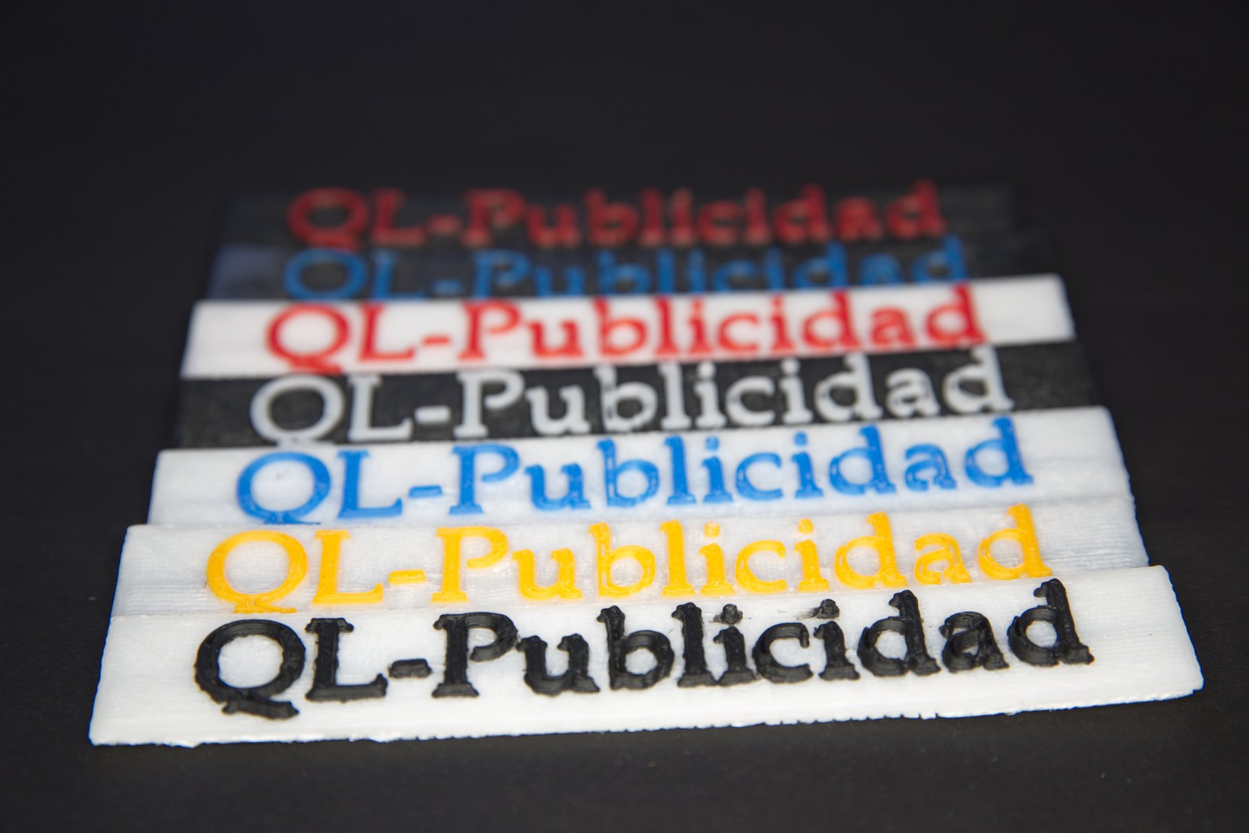 Detalle de la identidad visual de QL-Publicidad
